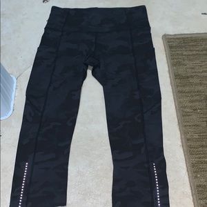 Lululemon black camo cropped athletic pants